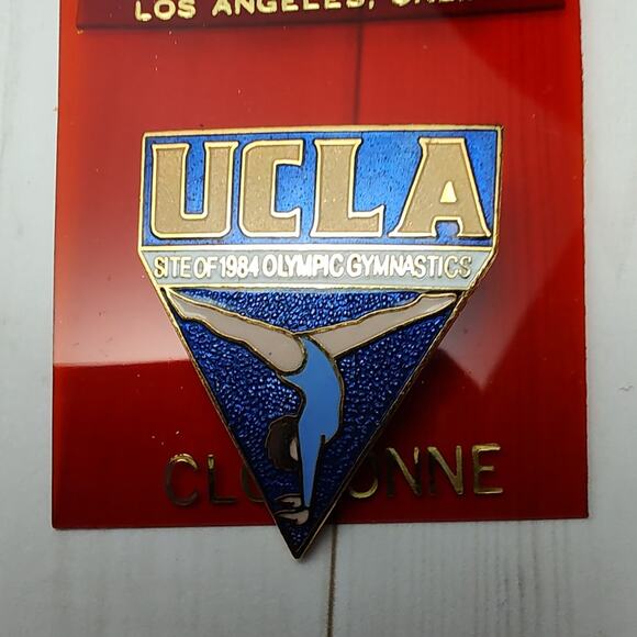 1984 Los Angeles UCLA Woman's Olympic Gymnastics Handstand Sports Venue Pin - Picture 1 of 3
